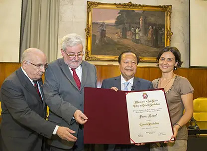 Receiving the award of the Citizenship of Sao Paulo, Brazil.